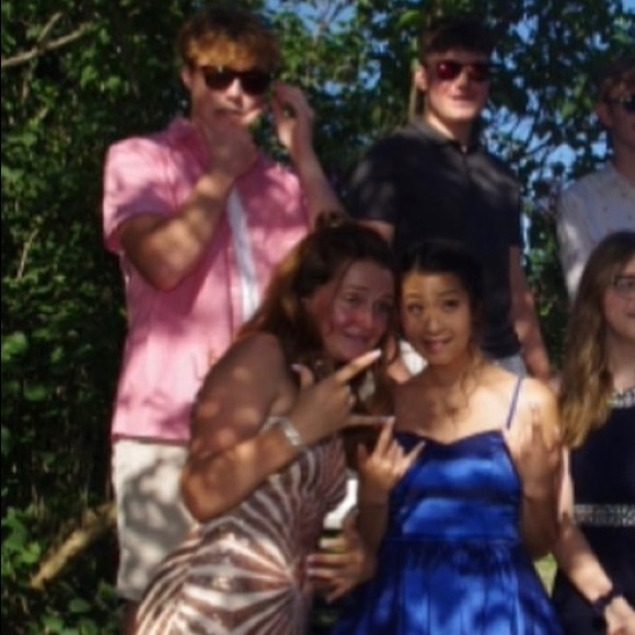 Selling a beautiful hoco dress that is definitely one of my favorites!!! - Picture 6 of 6